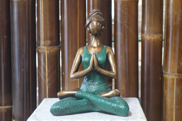 k008-stein-joga-figur-skulptur-gruun.jpg