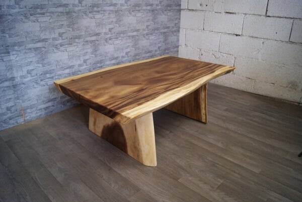 couchtisch aus akazie holz baumkante