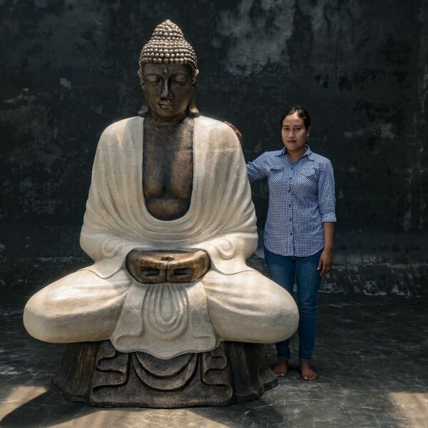 Buddha statue im Lotussitz