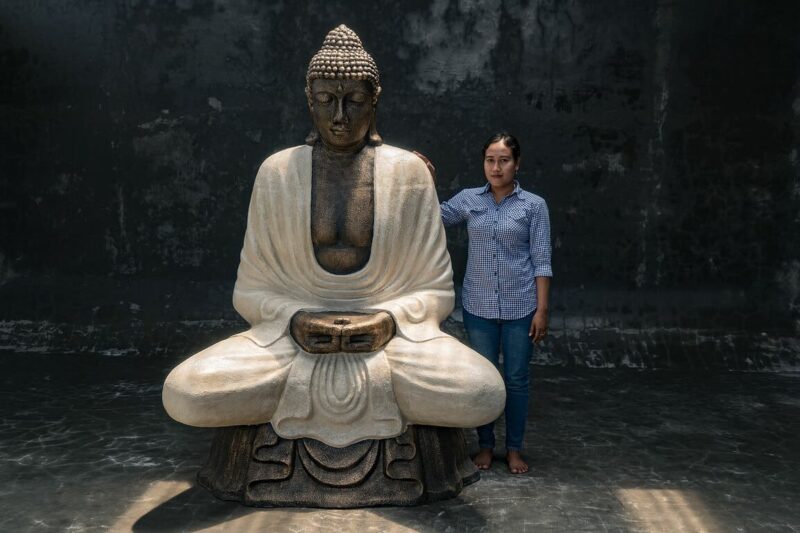 buddha statue im lotussitz